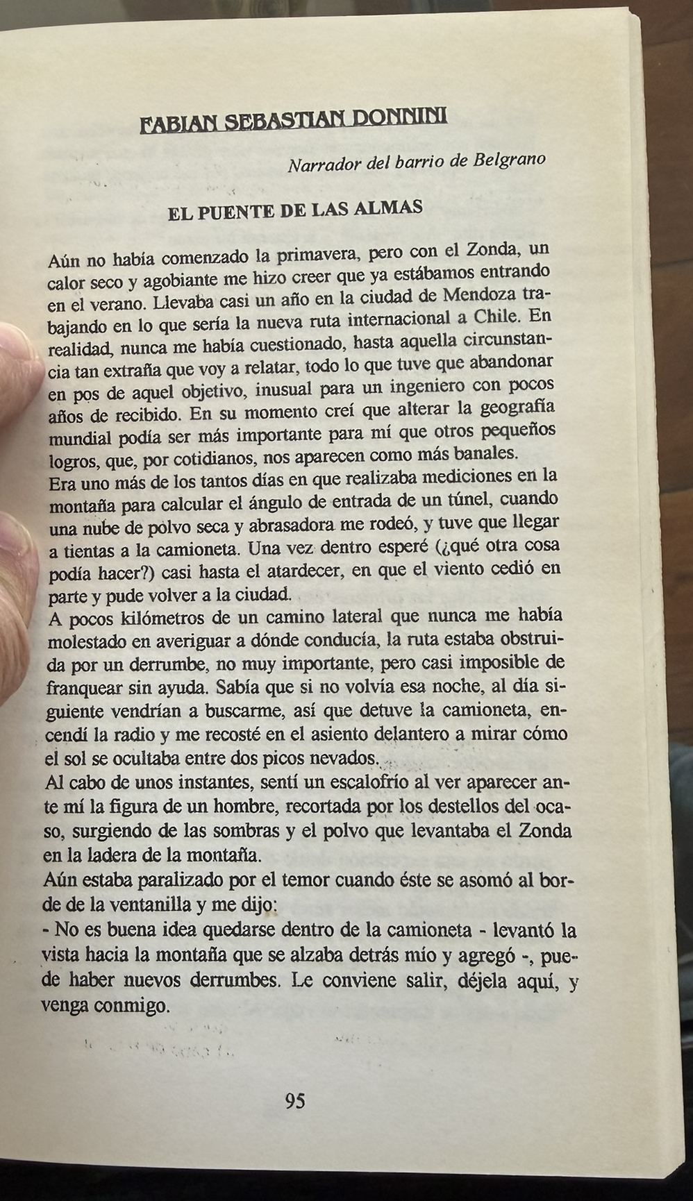 Página 95 de la 4.ª Antología de los mejores Poetas y Narradores Urbanos 1999: encabezado «Fabián Sebastián Donnini», epígrafe «Narrador del barrio de Belgrano», título «El puente de las almas» y comienzo del cuento.
