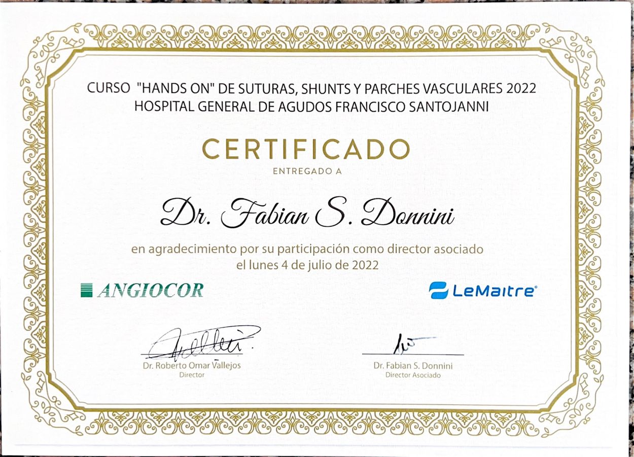 Certificado del curso Hands On de suturas, shunts y parches vasculares 2022 del Hospital General de Agudos Francisco Santojanni, entregado al Dr. Fabián S. Donnini por su participación como director asociado el 4 de julio de 2022.