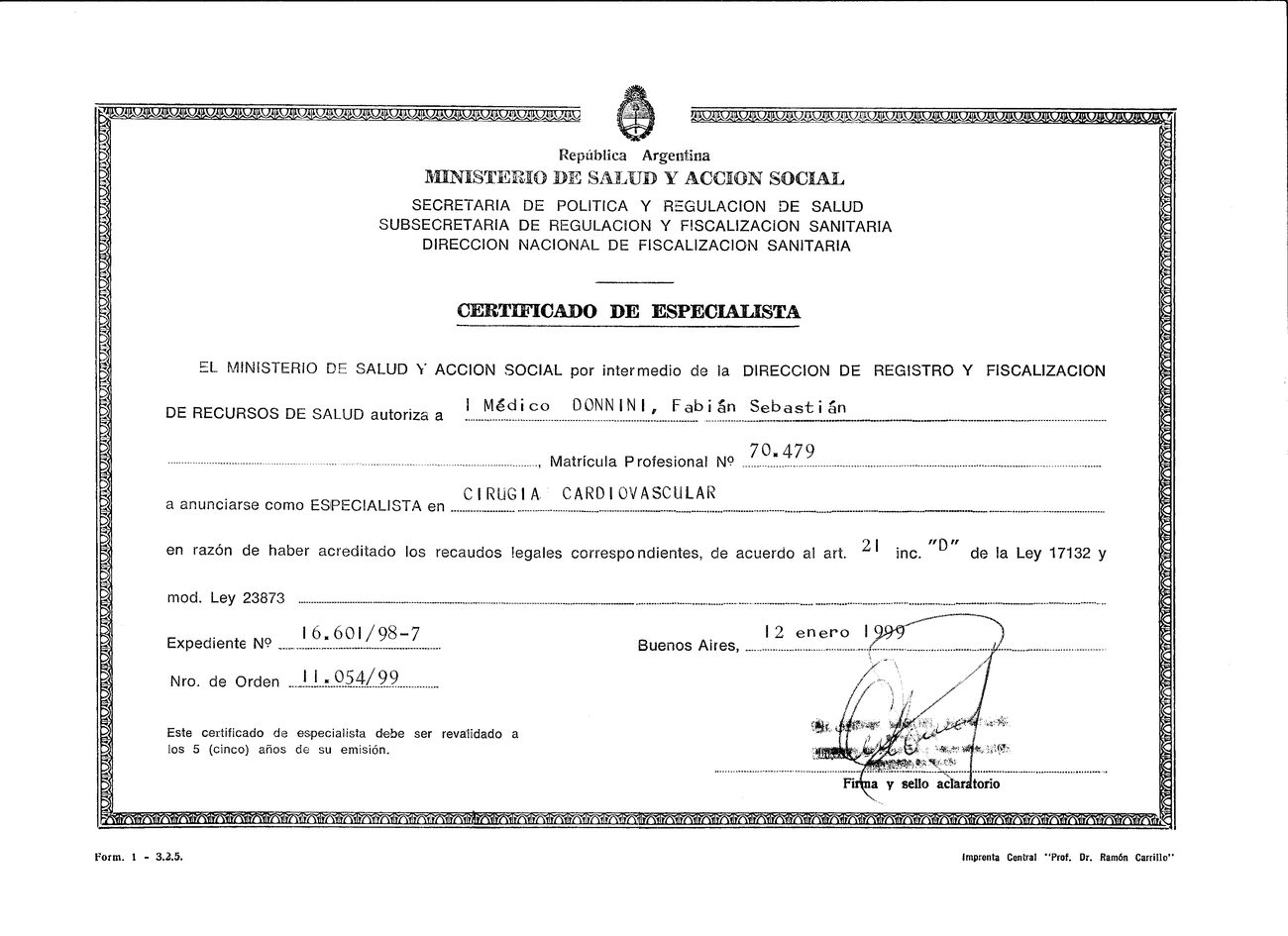 Certificado de Especialista en Cirugía Cardiovascular emitido por el Ministerio de Salud y Acción Social de la República Argentina a nombre de Donnini, Fabián Sebastián, matrícula profesional 70.479, Buenos Aires, 12 de enero de 1999.