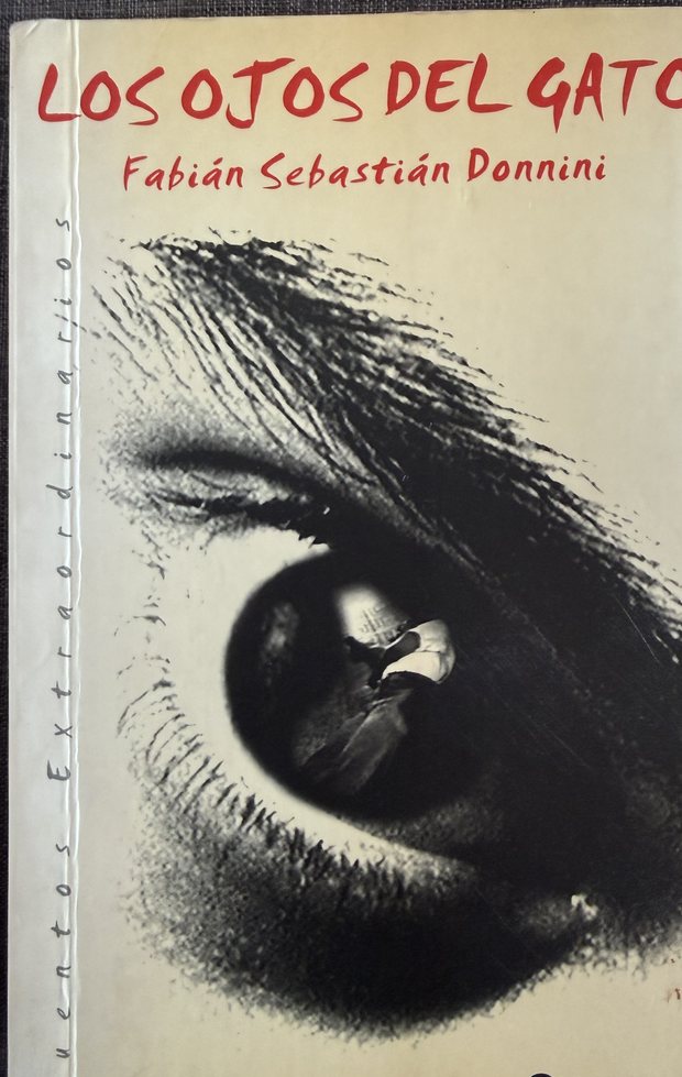 Tapa de Los ojos del gato, de Fabián Sebastián Donnini, Ediciones Corregidor, colección Cuentos Extraordinarios.